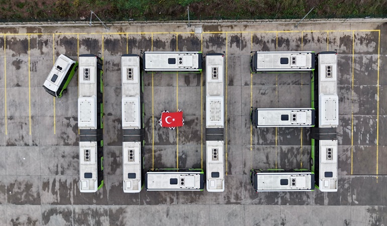 Otobüsler bir araya getirilerek bu figür oluşturuldu