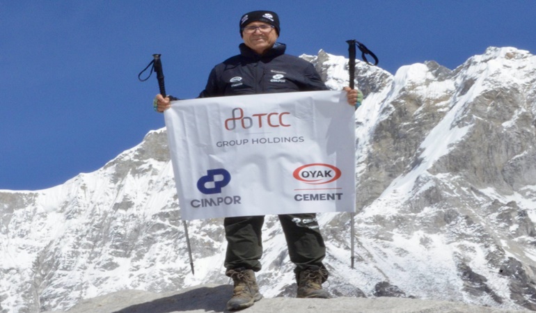 OYAK Çimento Fabrika Direktörü Turan, Everest Dağı’na tırmandı