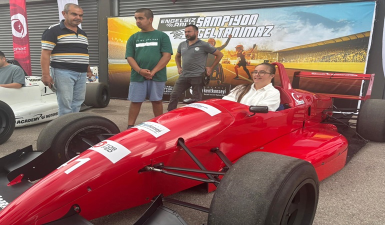 Özel bireylere yarış pistinde unutulmaz bir deneyim!