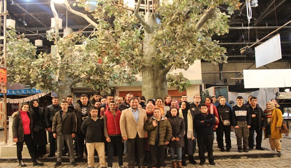 Özel öğrenciler Seksenler dizi setinde