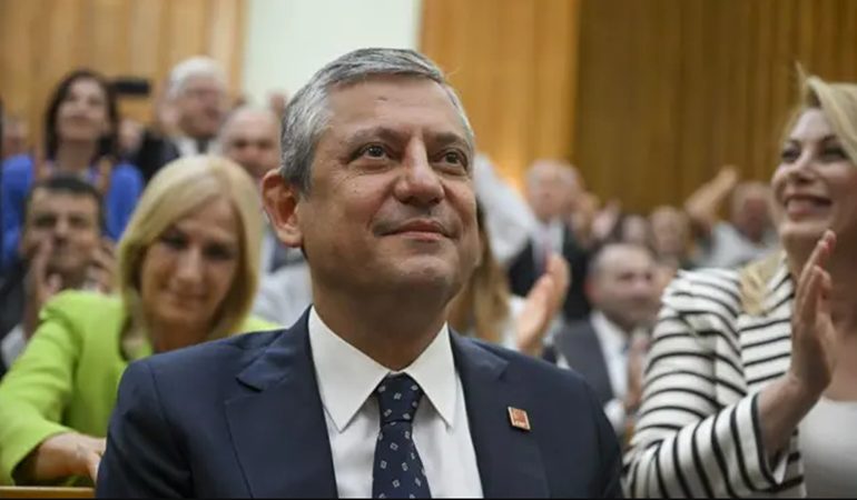 Özgür Özel 90 vekille CHP'den istifa etti