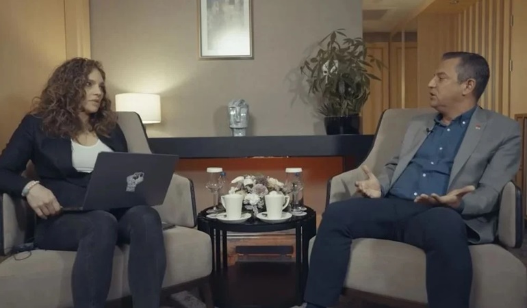 Özgür Özel'in kaç danışmanı var?