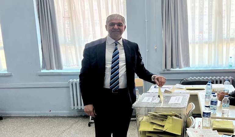 Özhan Öztürk oyunu ailesi ile kullandı