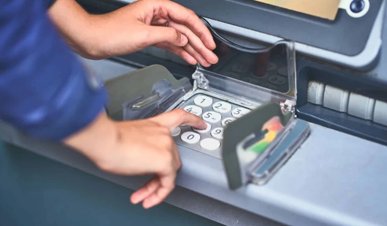 Paranızı kaptırmamak için ATM'ye yaklaştığınızda bunu yapın!