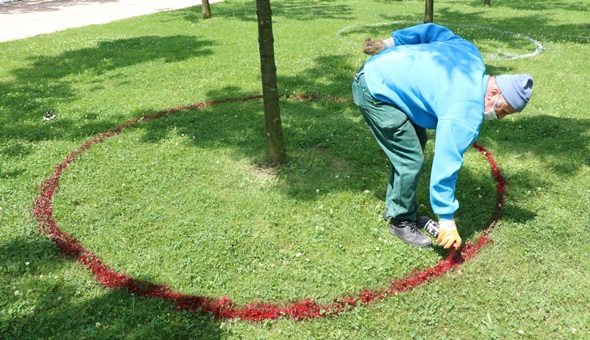 Parklarda sosyal mesafe korunacak