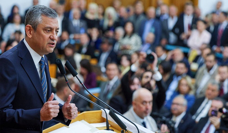 Parti içinde birbirinizi yiyorsunuz, sonra gelip bize ahkâm kesiyorsunuz