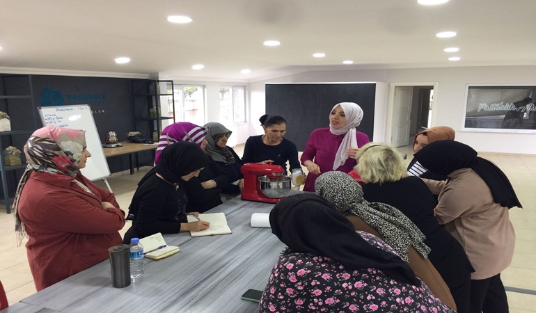 Pastacılık Okulu’nda geleceğin pasta şefleri yetişiyor