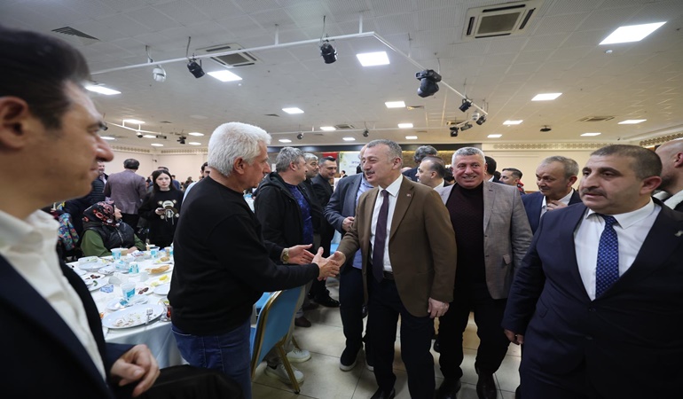 Pazarcılar, Başkan Büyükakın’ı iftarda ağırladı