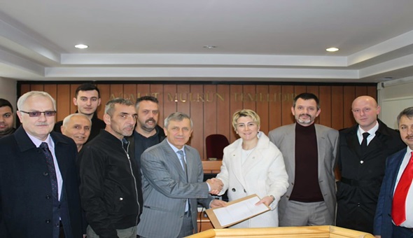 Pelin Coştur Filiz mazbatasını aldı