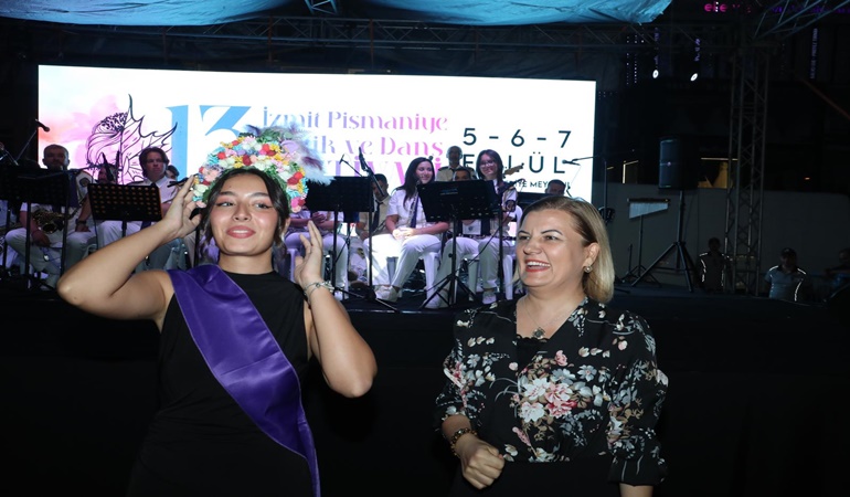 Pişmaniye güzeli tacını Fatma başkandan aldı