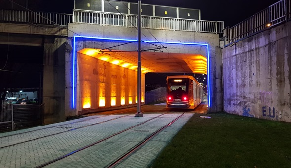 Plajyolu tramvay geçidi ışıl ışıl oldu