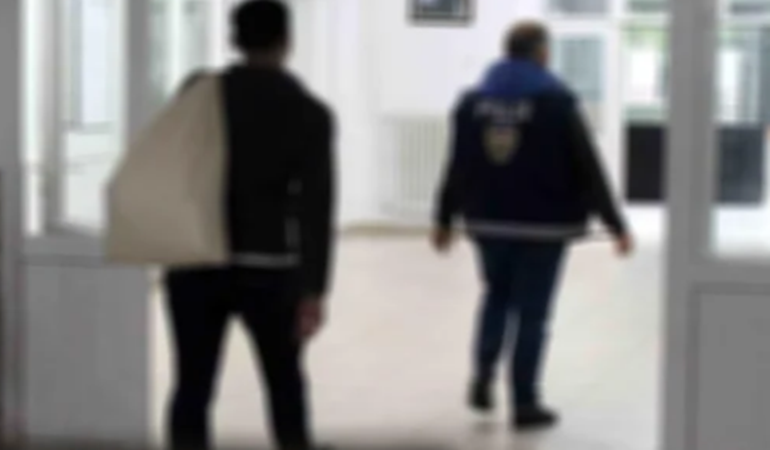 Polisler görev kâğıdını fotokopi ile çoğaltıp istedikleri kadar oy veriyorlar