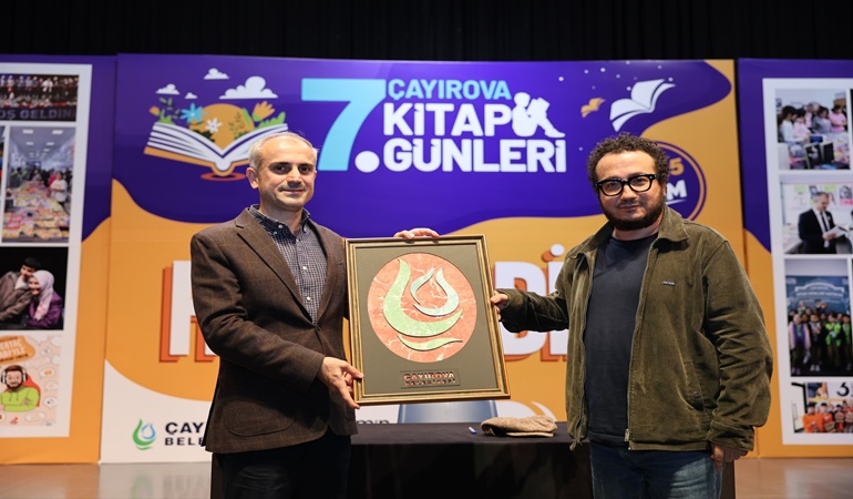Prof. Dr. Oytun Erbaş Çayırova Kitap Fuarı’nda konuştu
