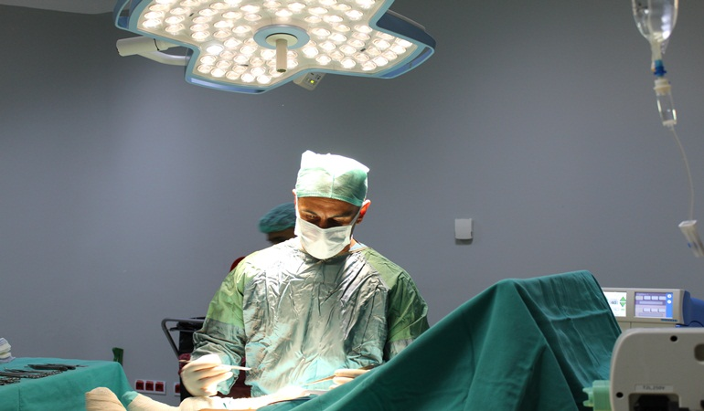 Raşitizm sorunu olan hasta Atakent Cihan Hastanesi’nde ameliyat edildi