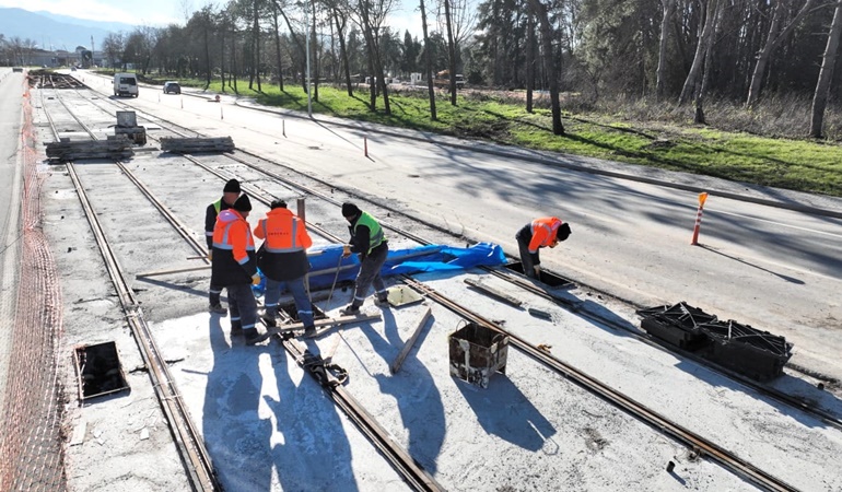 Raylar Kartepe’ye doğru ilerliyor