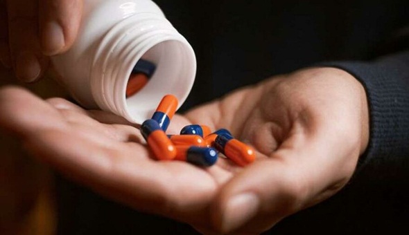 Reçetesiz antibiyotik satan eczacı yandı