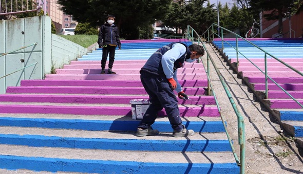 Rengarenk merdivenler