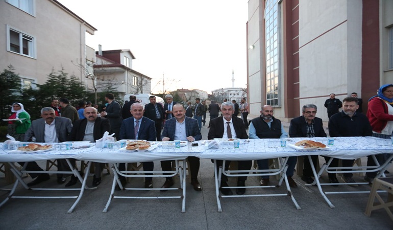 Romanlar Günü’nde iftarda buluştular
