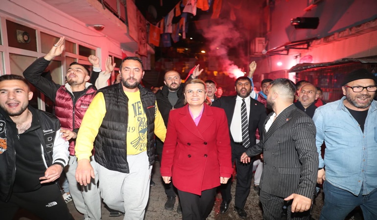 Romanlardan Hürriyet’e destek, Roman Dernekleri’ne rest!