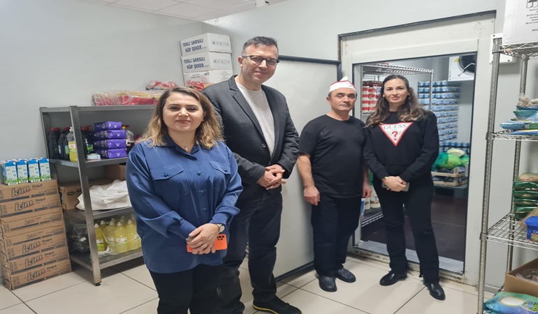 Rotary Kulübü’nden İzmit Belediyesi Aşevi’ne destek