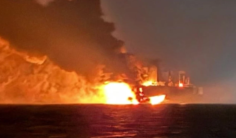 Rusya'ya ham petrol taşıyan gemi Kefken açıklarında alev aldı