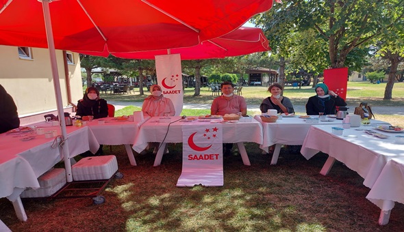 Saadet Partililer kahvaltıda buluştu, siyasi mesajlar verdi