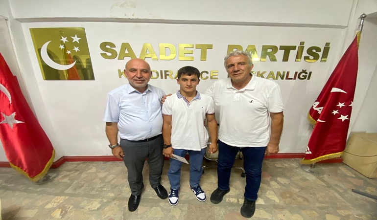 Saadet Partisi İl Başkanı Sarıdoğan, Kandıralı genç pehlivanı kutladı