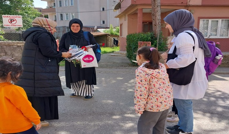 Saadetli kadınlar kapı kapı dolaşıp Kılıçdaroğlu için oy istiyor