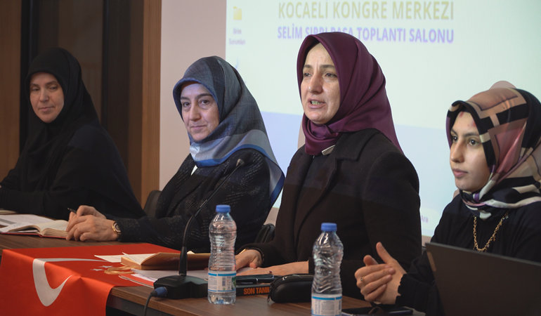 Saadetli kadınların toplantısında iktidara sert sözler