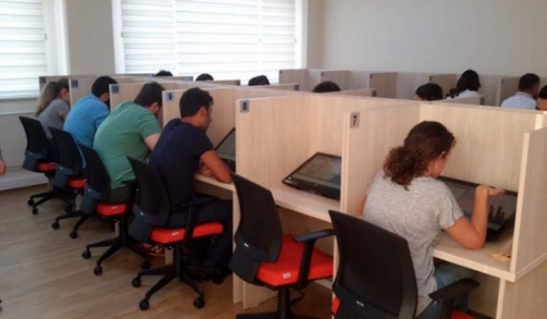 Sadece okullarda eğitime değil kurs ve sınavlara da ara verildi