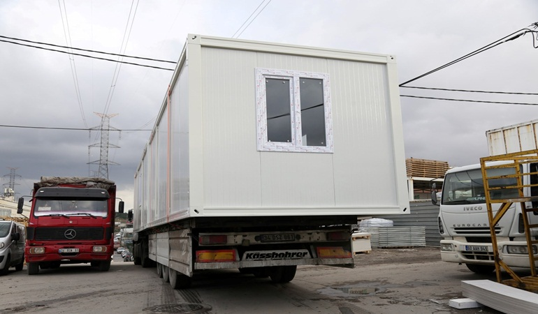Sahra hastanesi için konteynerler yola çıktı
