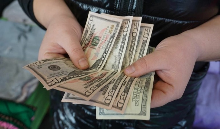 Sahte dolar şoku! 50 ve 100'lükleri kimse almıyor