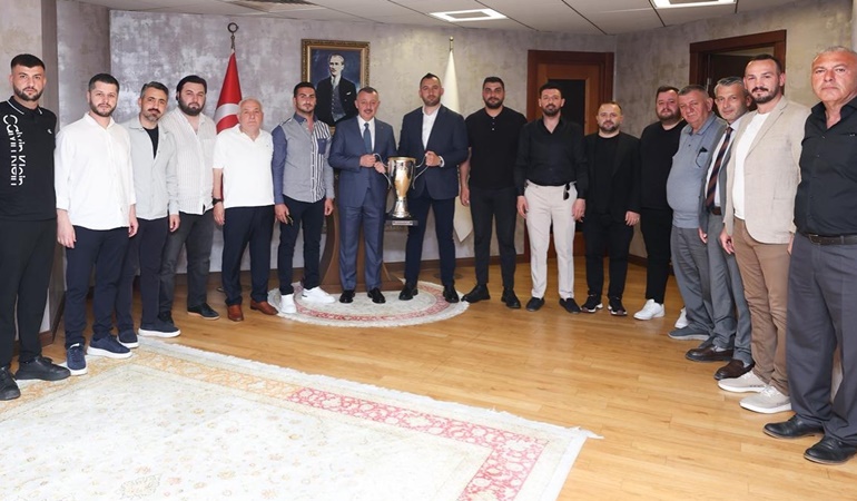 Şampiyonluk kupasıyla Büyükakın’ı ziyaret ettiler