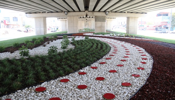 Sanayi Köprülü Kavşağı yongalarla rengarenk oldu