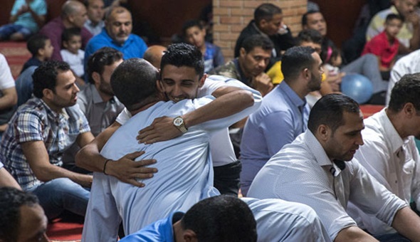 Sarılmayı ve el sıkışmayı tek bir şartla yapabilirsiniz