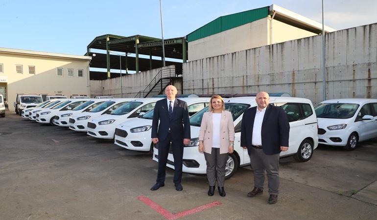 Satın alınan araçlar İzmit Belediyesi’ne teslim edildi