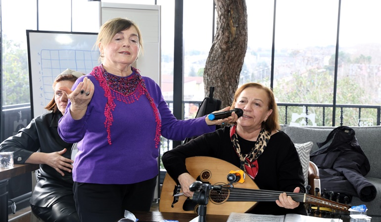 Saygınlar Kulübü’nde sanat müziğinin sevilen eserleri hep bir ağızdan seslendiriliyor