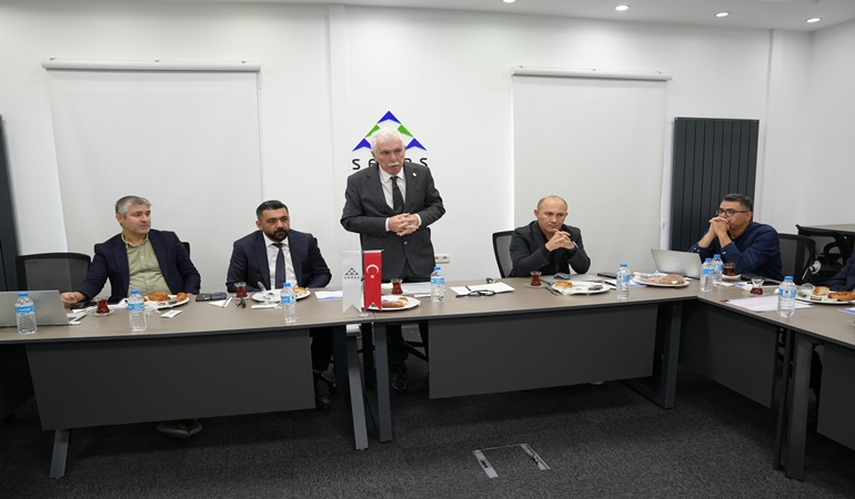 SEDAŞ yöneticileri muhtarları dinliyor, ama bildiklerini okuyorlar!