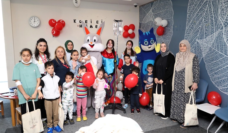 Şehir Hastanesi’nde çocukların yüzü güldü