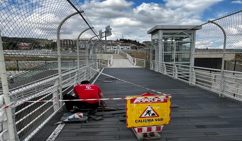 Şehir Hastanesi üst geçidine el atıldı