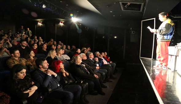 Şehir Tiyatrolarının yeni oyunu tamamen doluyuz seyirciyle buluştu