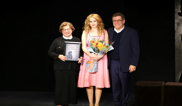 Şehir Tiyatrosundan anlamlı oyun