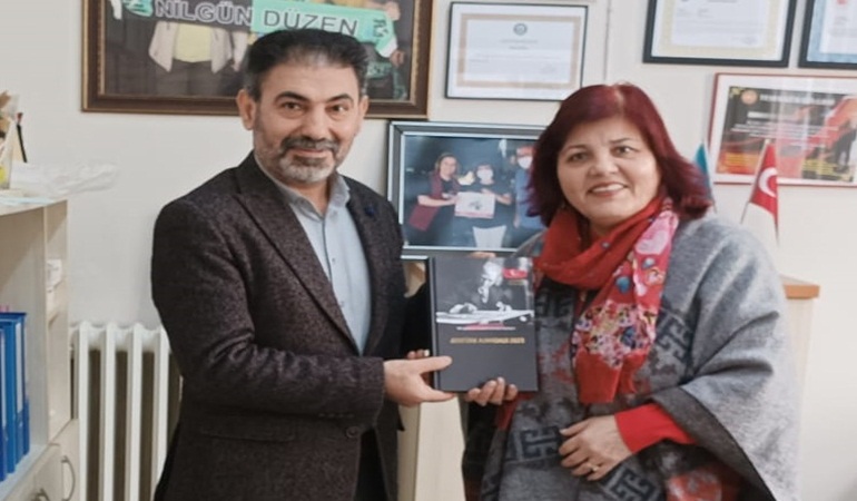 Şehit Kütüphanesi’ne Muhtar Nilgün Düzen’den destek