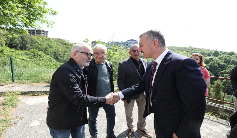 Şehrimizin her noktasında vatandaşımızla kucaklaşıyoruz