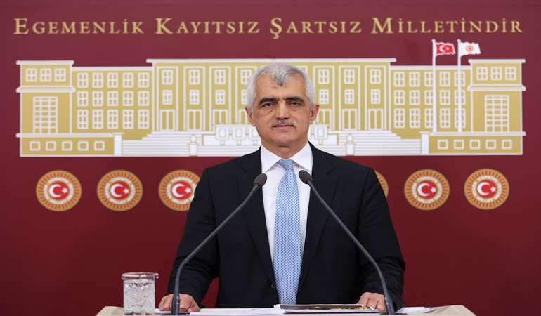 Sen açığa alınmışsın çocuğun okul aile birliği yönetim kurulu üyesi olamaz!