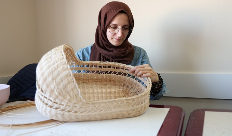 Sepet örmeyi öğreniyorlar