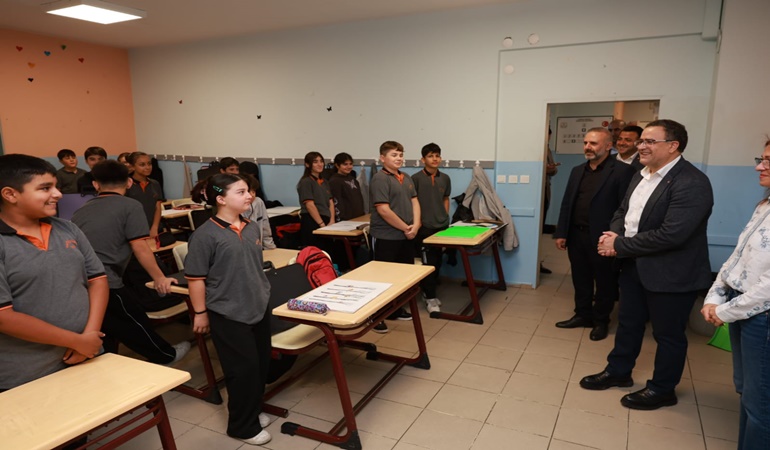 Sertif Gökçe bu kez Huriye Pak İlk ve Ortaokulu’na konuk oldu