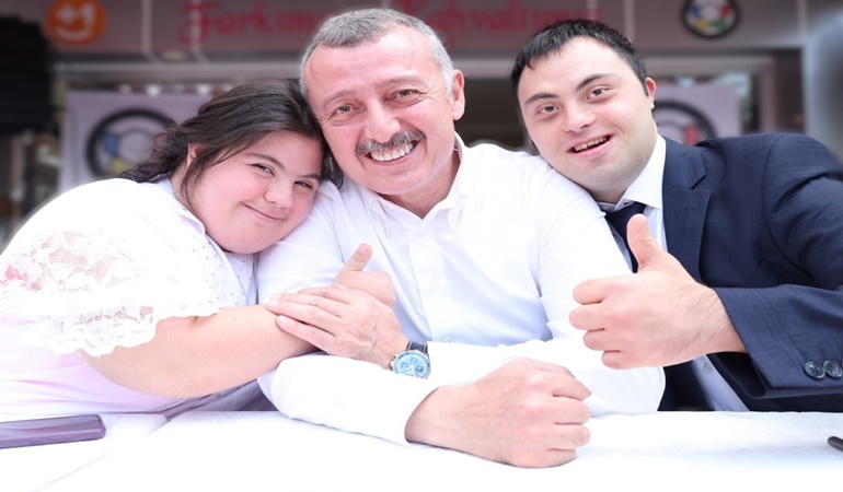 Sevemeyen bir kalpten daha engelli ne olabilir