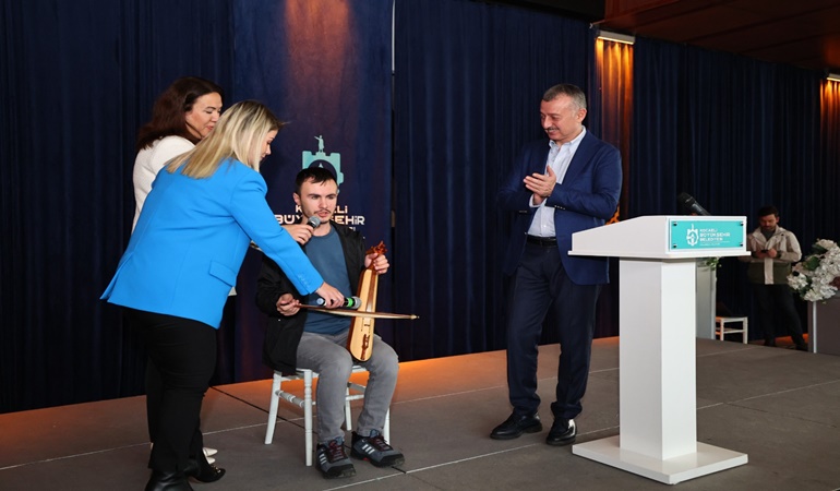 Sevemeyen bir kalpten daha engelli ne olabilir ki