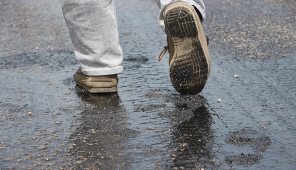 Sıcak hava asfaltı eritti